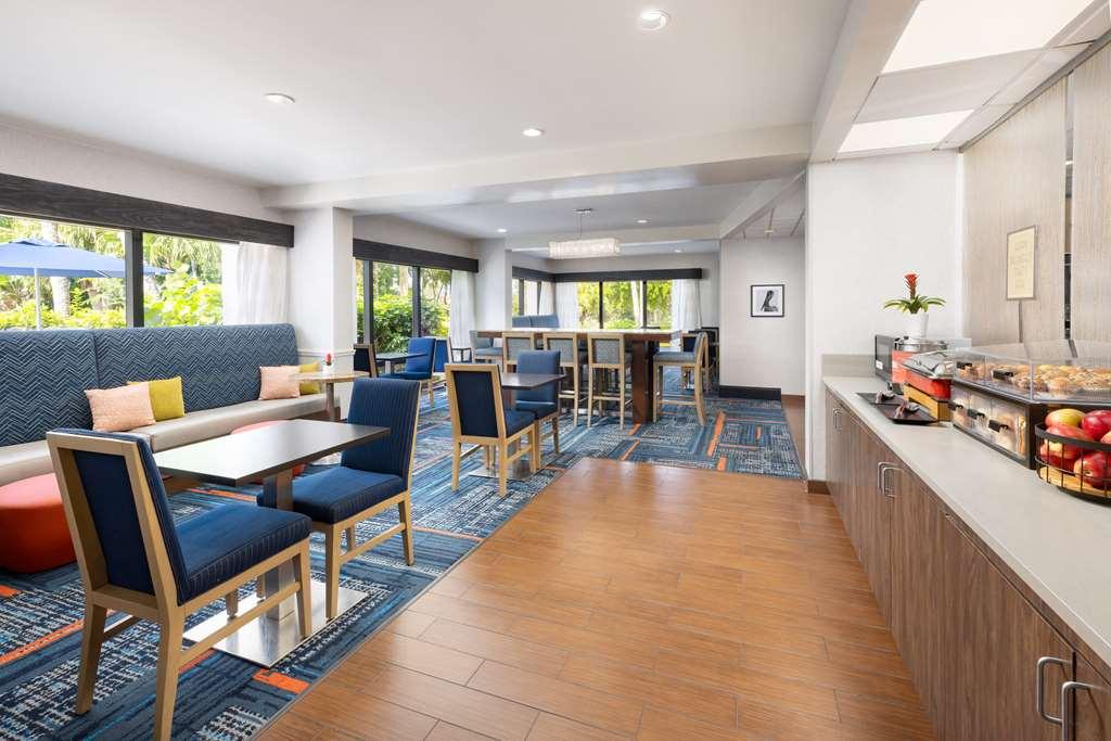Hampton Inn Naples-Central Restoran gambar